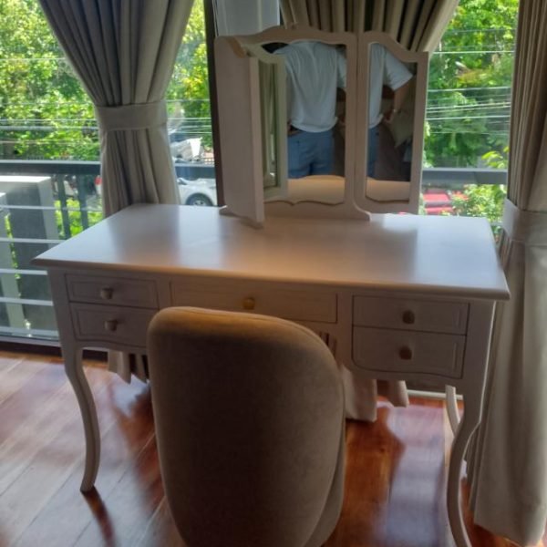VANITY TABLE WITH MIRROR - VIEW 1